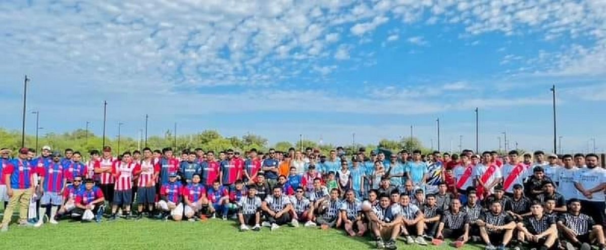 ENTREGA UNIFORMES TANIA FLORES A EQUIPOS DE FUTBOL DE LA LIGA LOCAL