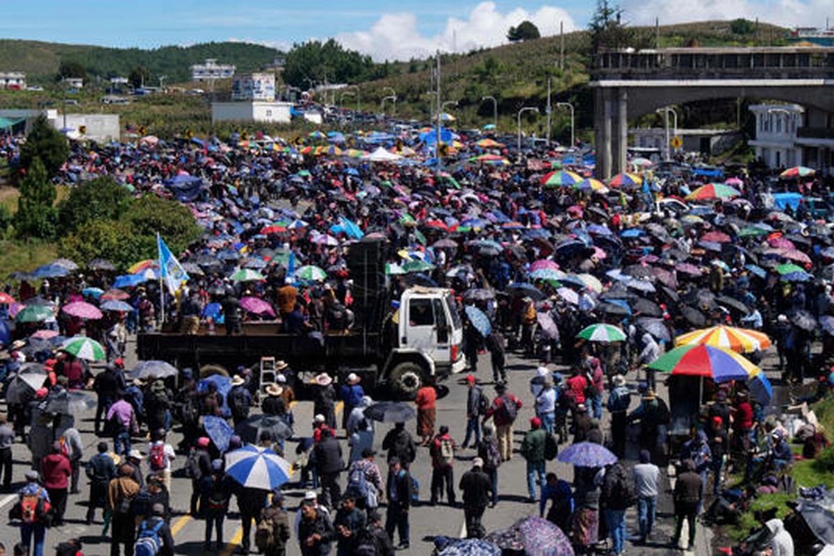 Miles de manifestantes impiden el tránsito en San Cristóbal Totonicapán, Guatemala. Por/Factor