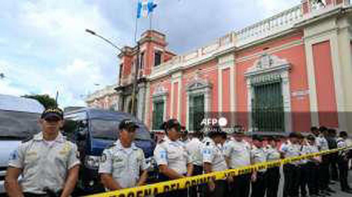 la fiscalía de Guatemala incautó este sábado las actas de las pasadas elecciones en el allanamiento del tribunal electoral