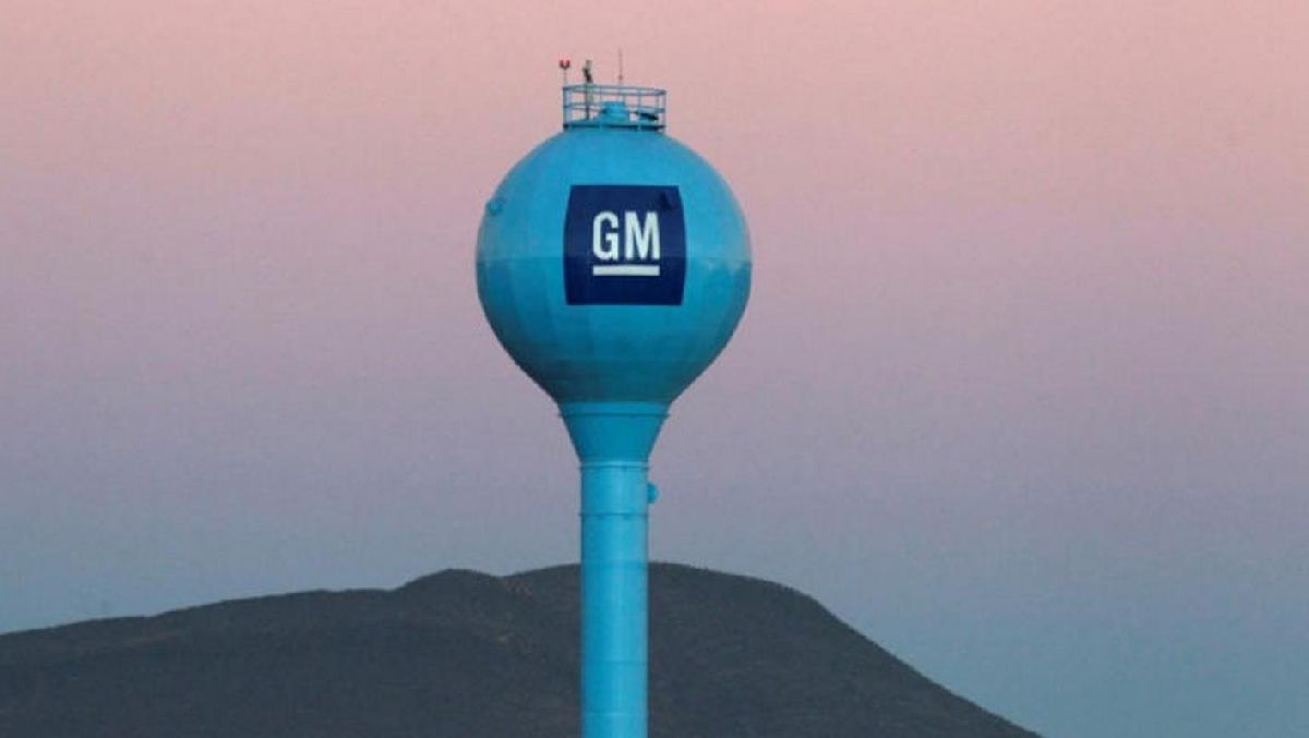 General Motors cesa y deja sin sueldo a otros 160 trabajadores en EU ante huelga del UAW