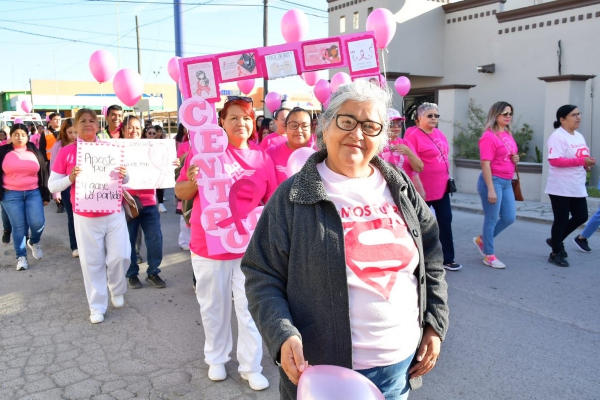 Realizan caminata rosa en Nava