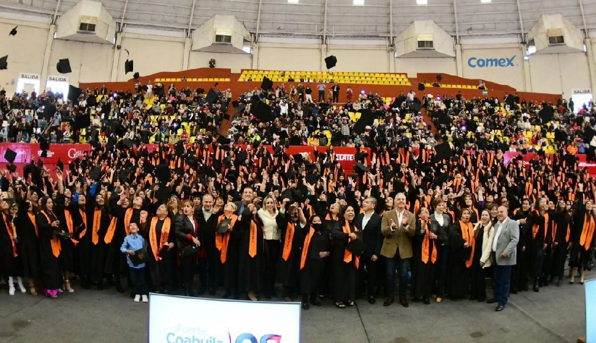 ENCABEZA MARS GRADUACIÓN DE 419 MUJERES DE PREPARATORIA, EN TORREÓN