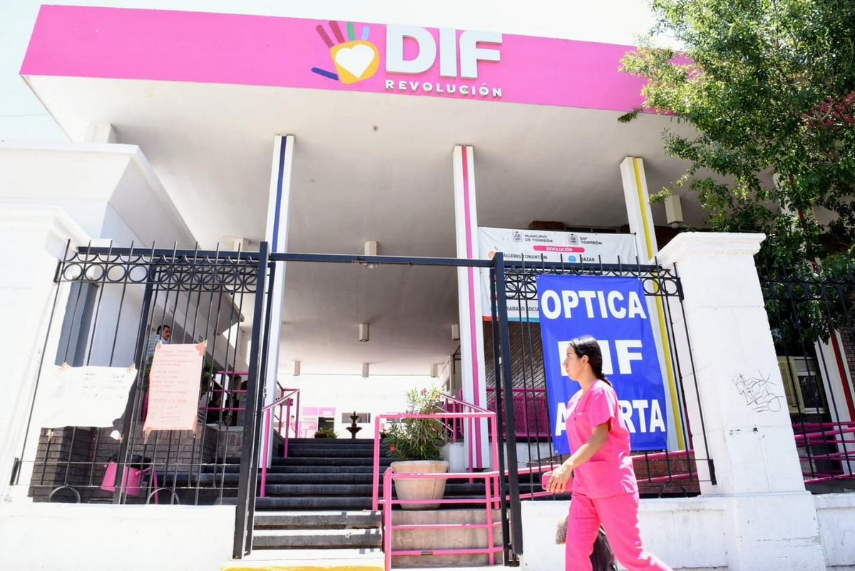 Aprenderán técnicas de maquillaje de día en el DIF Torreón