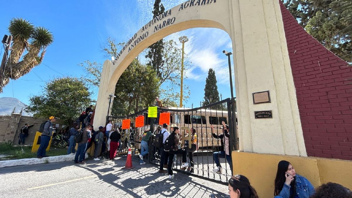 Amenazas y gritos de alumnos contra rector de la Narro
