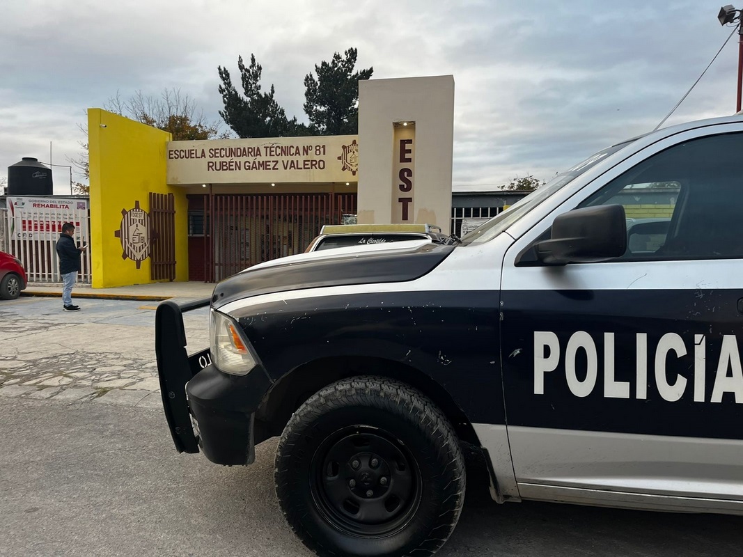 Joven se suicida en canchas de una secundaria, se colgó de la portería