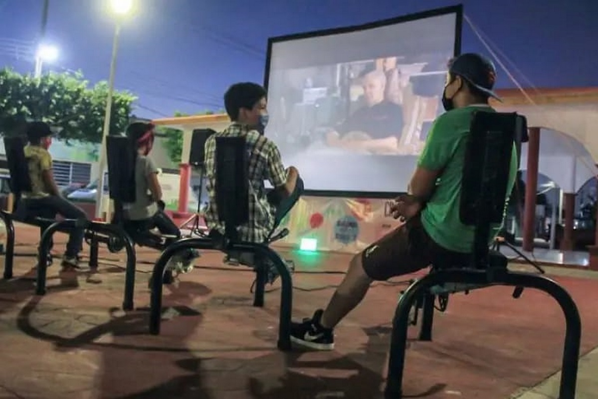 Cine móvil Toto en Sabinas