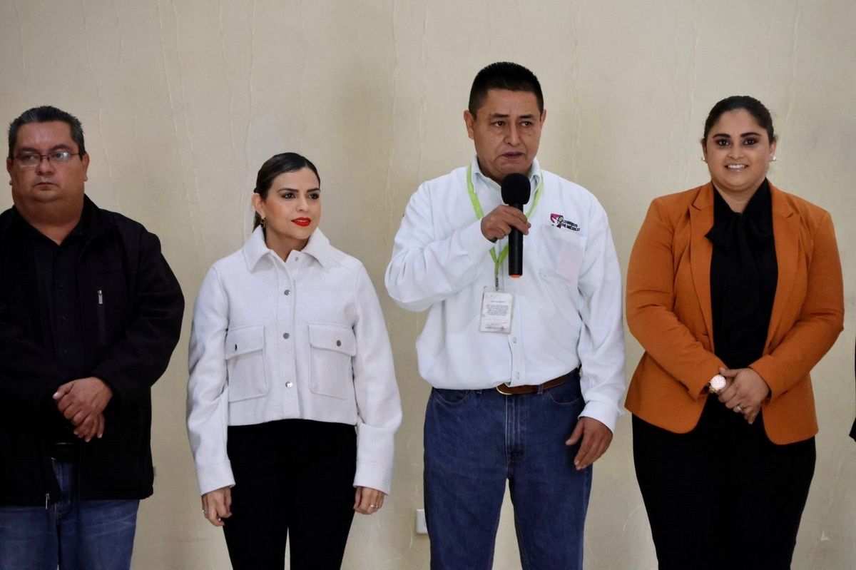 Reconoce alcaldesa de Sabinas Diana Haro a los carteros