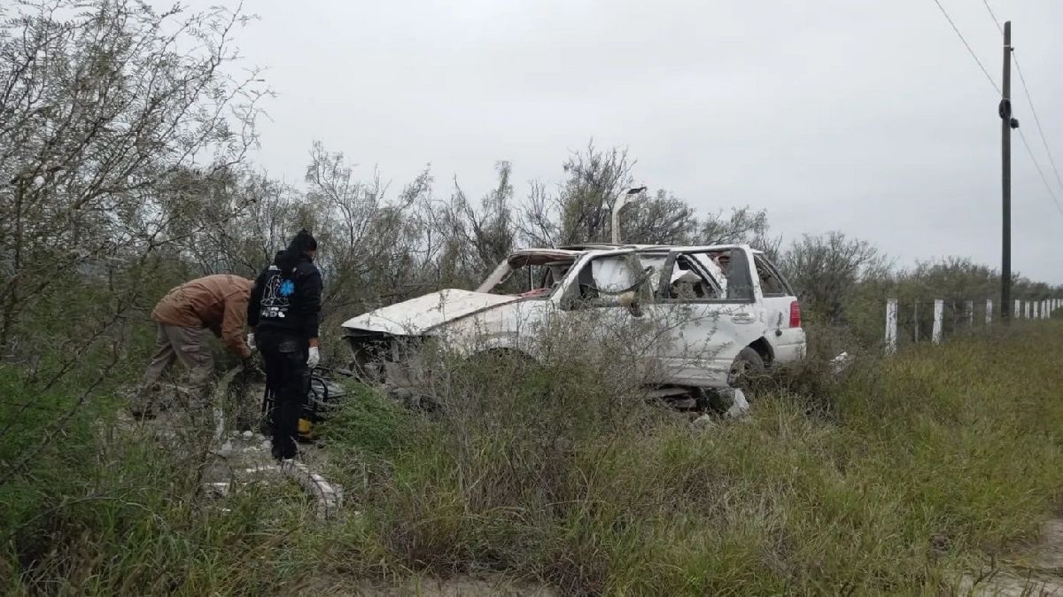 Dos muertos y un herido en volcadura