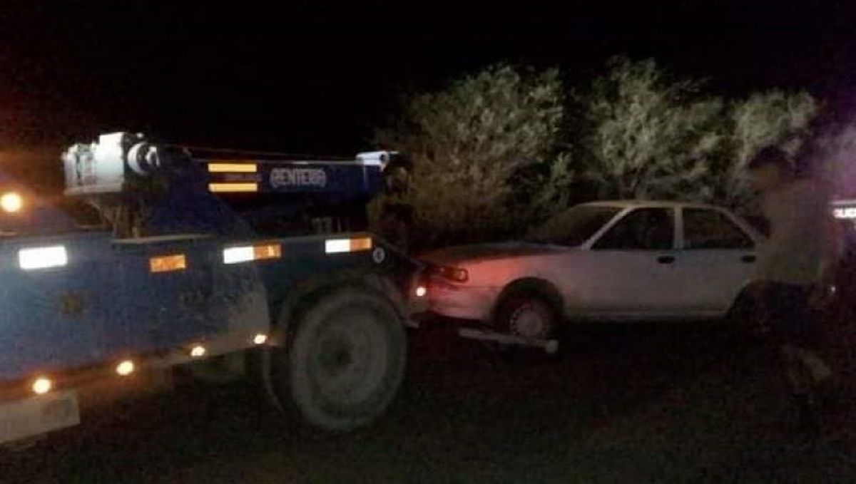 Sufre falla mecánica y obstruye, ocasiona accidente vial