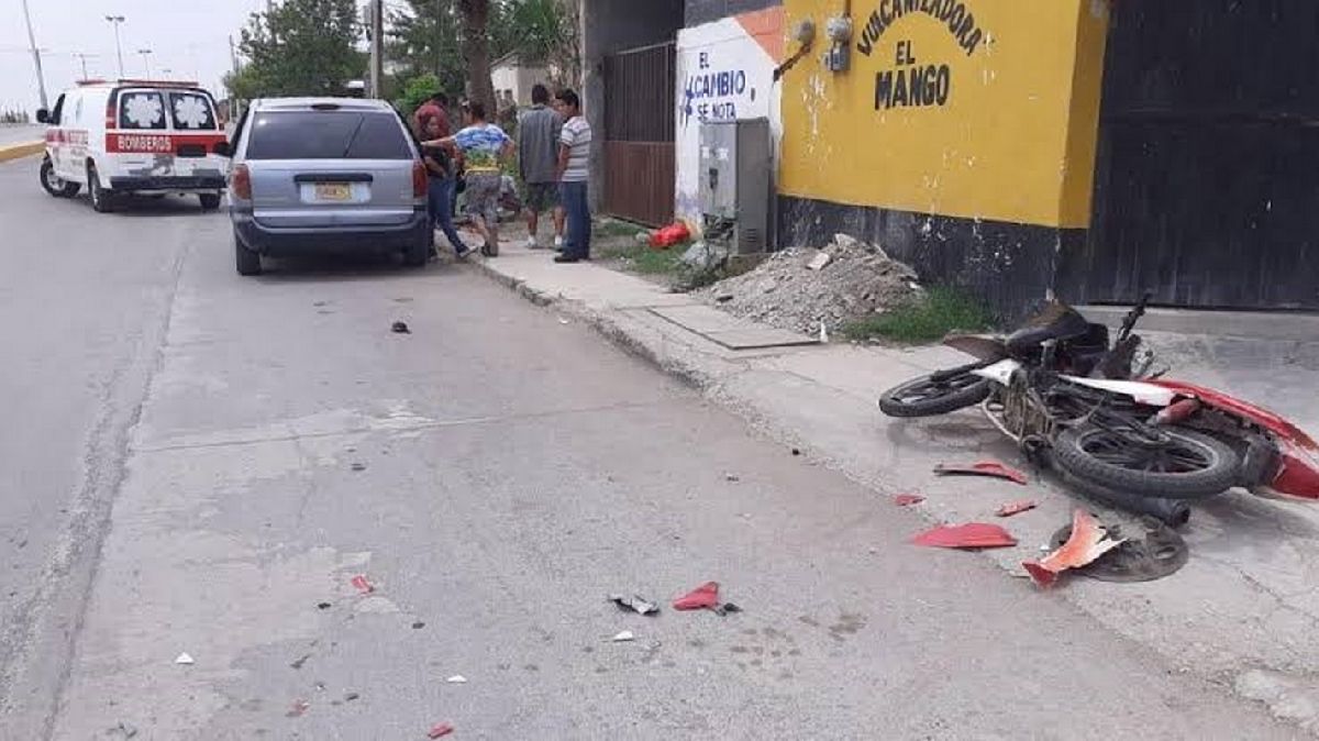 CAE MOTOCICLISTA Y TERMINA CON LESIONES LEVES