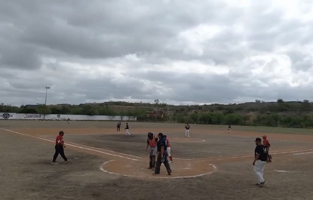 Águilas castigan a Indios