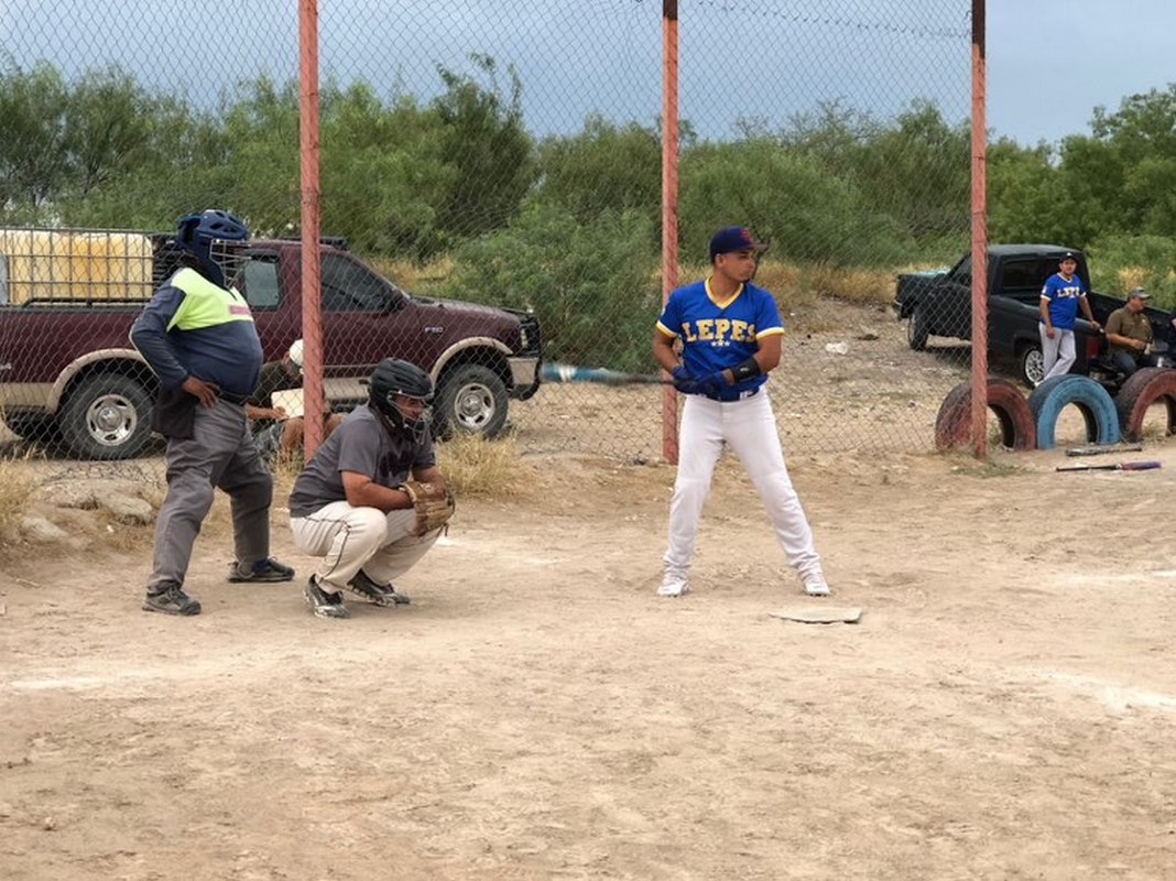 Lepes blanquean a los Compadres