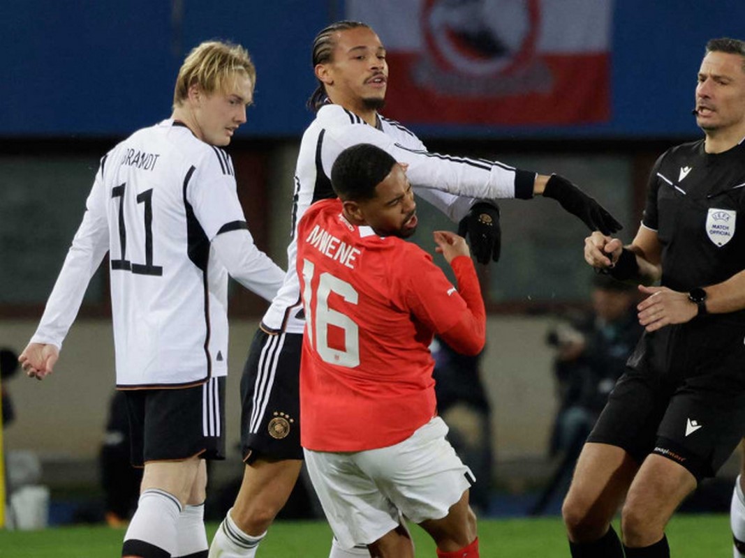 ¿Amistoso? Leroy Sané agrede a jugador en duelo Austria-Alemania