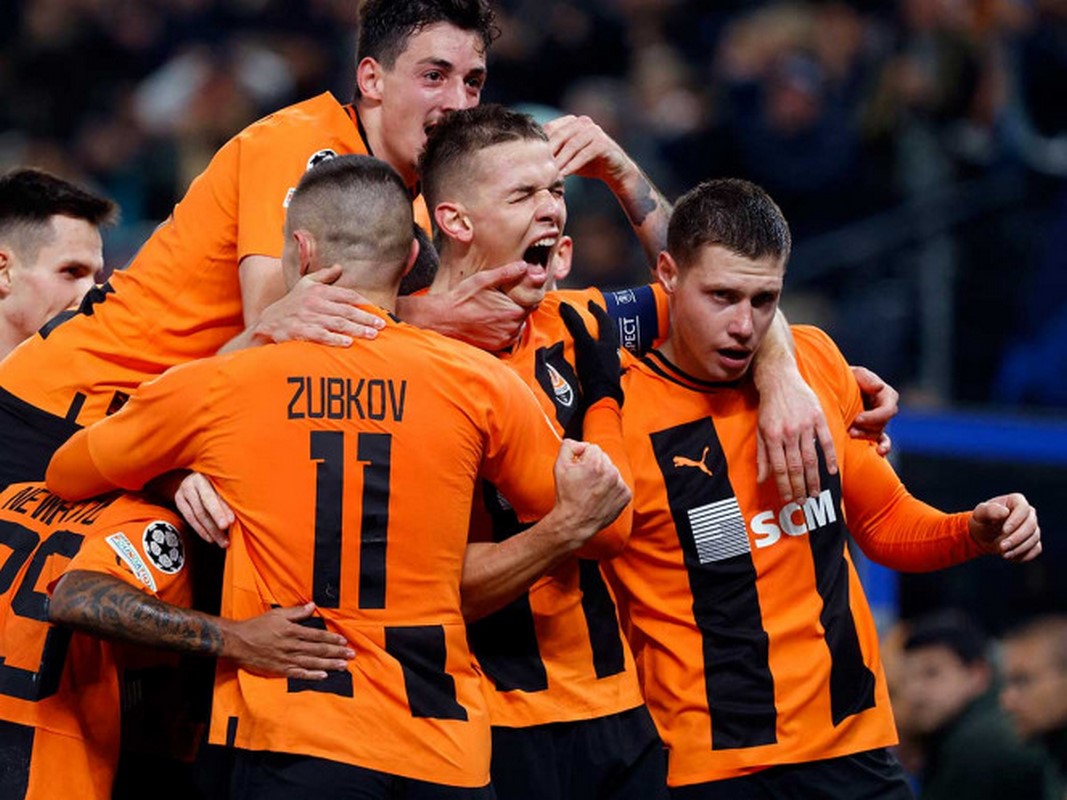 Shakhtar propina primera derrota al Barcelona en Champions