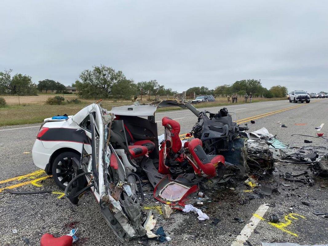 Hay varios muertos tras persecución en Texas, termina en fatal accidente en la carretera 57.