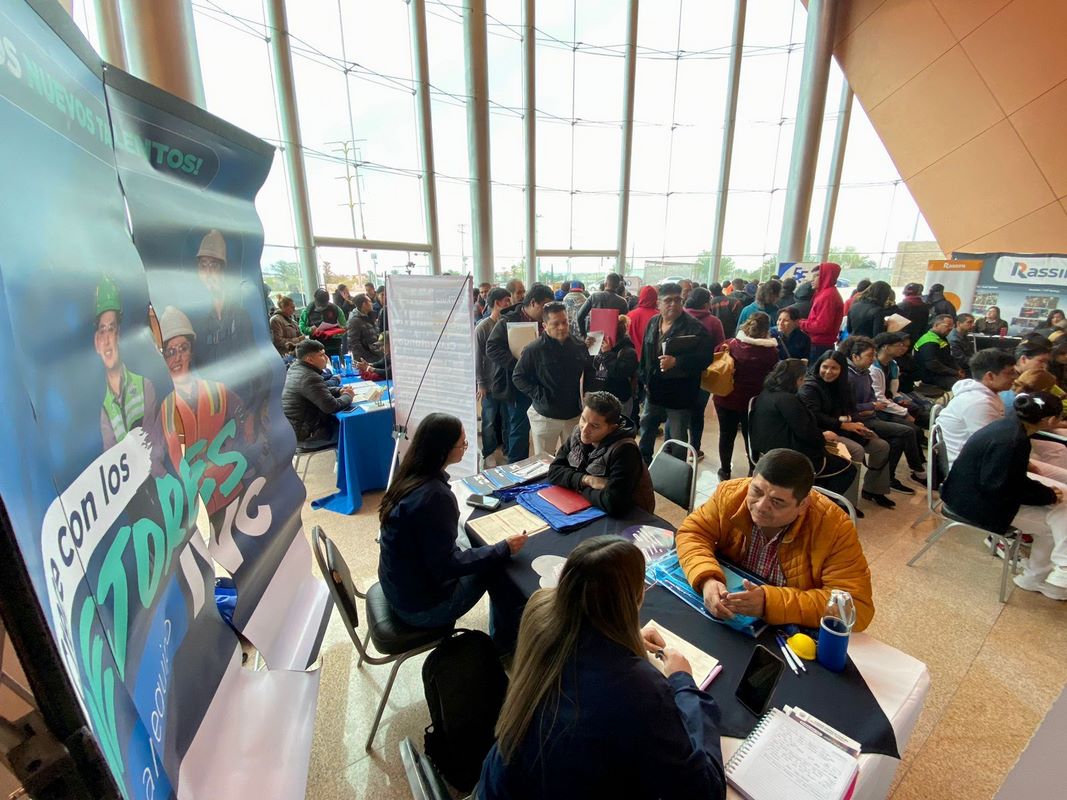 Realizan cuarta Feria del Empleo en PN