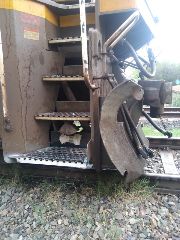 Intenta conductor ganarle al tren en PN