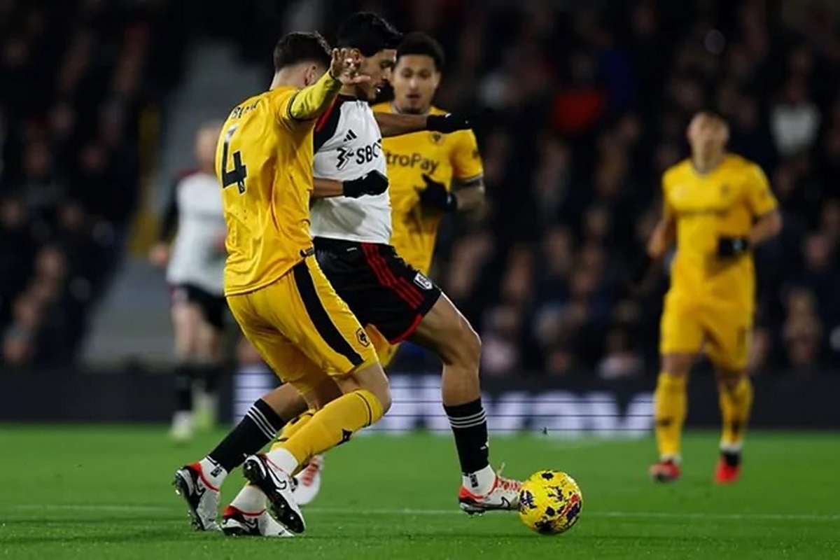 Fulham gana, pero Raúl Jiménez pierde la oportunidad de marcarle gol a su exequipo