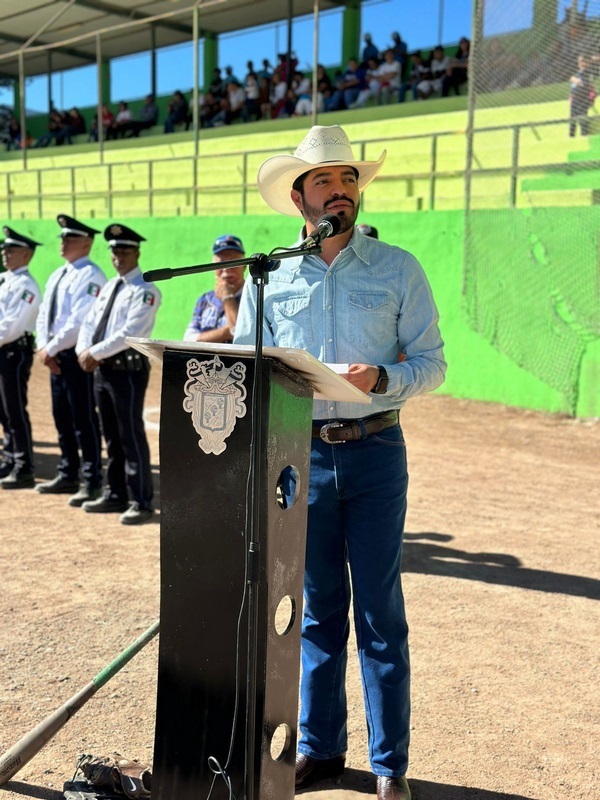 Inaugura Arteaga Liga de Beisbol temporada invernal y premia a los triunfadores de la Liga de verano