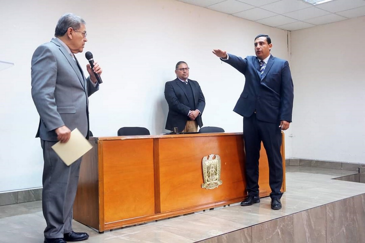 Toma protesta el primer director del Instituto “Miguel Ángel Rodríguez Calderón” de la UAdeC