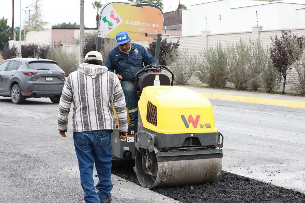 Reanudan trabajos de bacheo en Saltillo