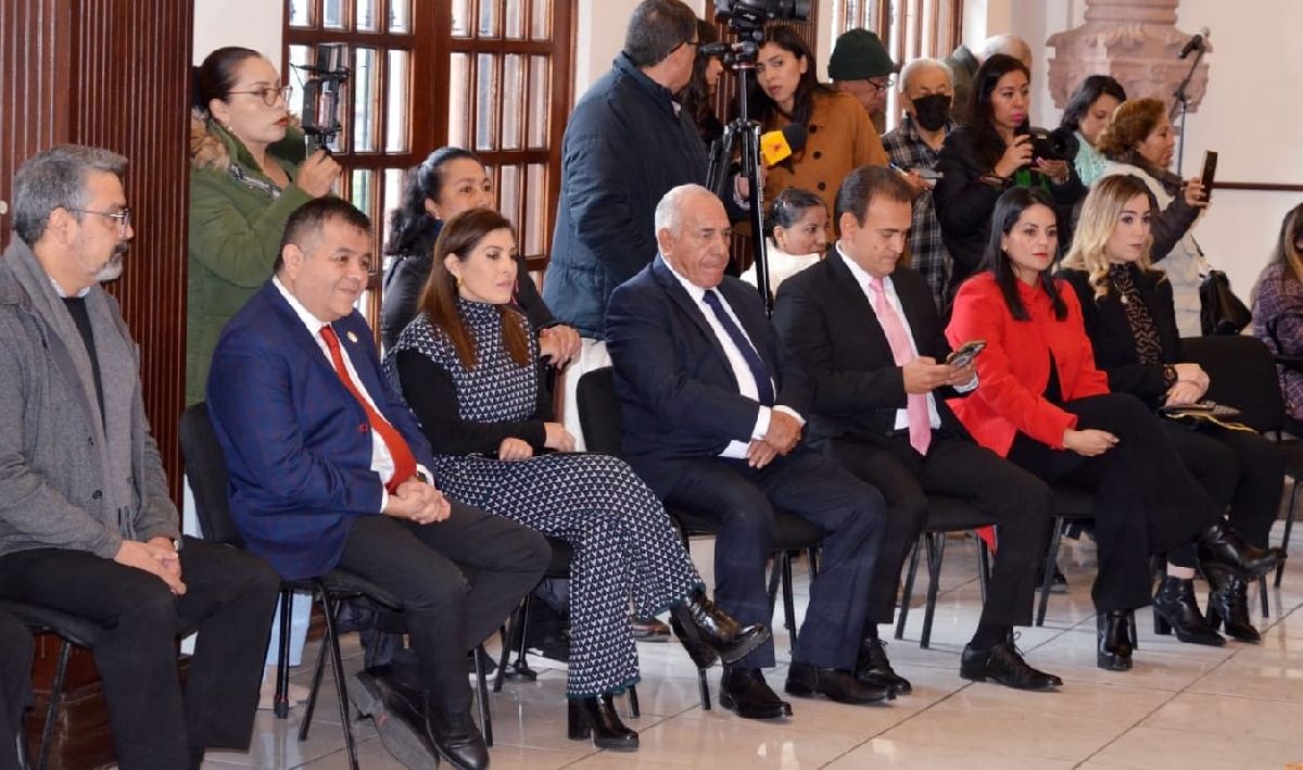 Dedica el Congreso del Estado Altar de Muertos al maestro Eloy Cerecero Sandoval