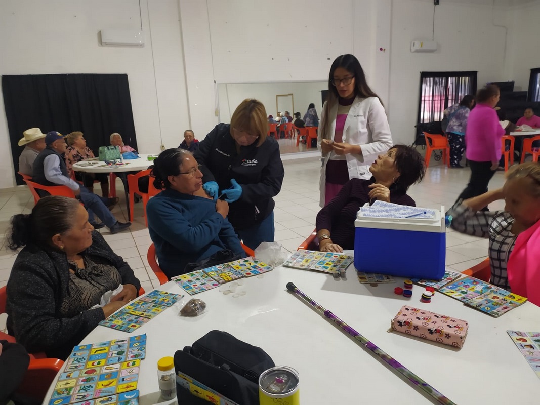 Refuerzan vacunación contra la influenza en Acuña