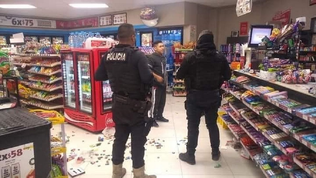 Reportan asalto a tienda de conveniencia en Nueva Rosita