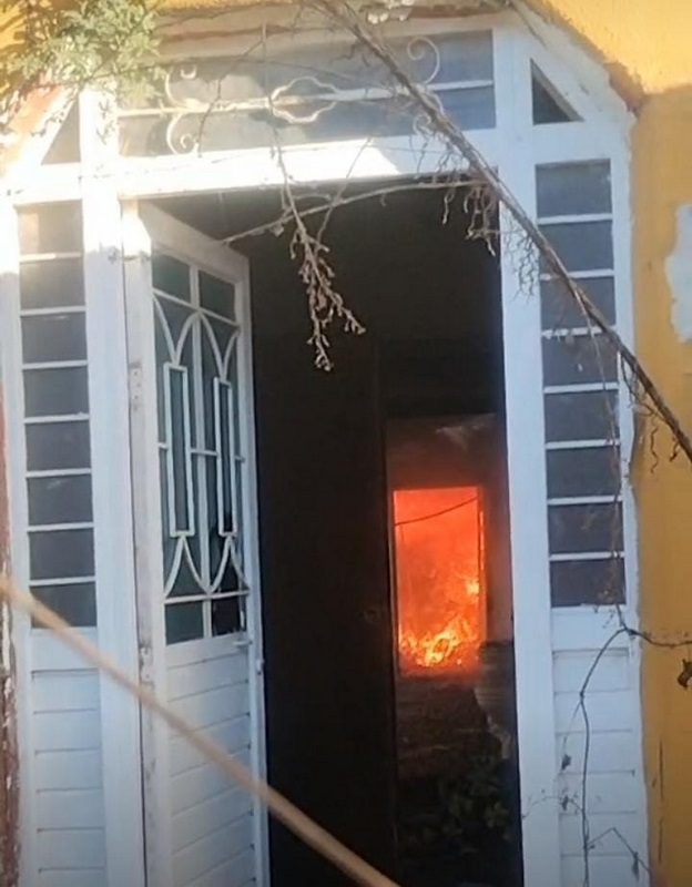 Drogadictos incendian una casa