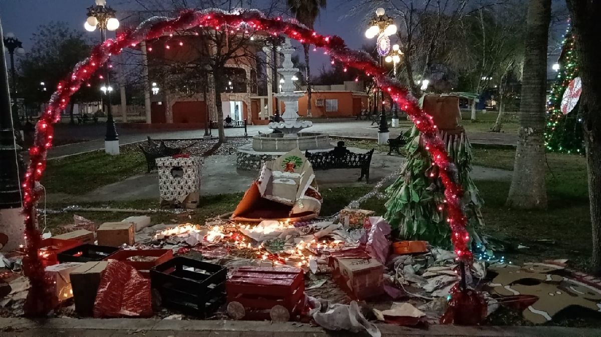 VÁNDALOS DESTRUYEN VILLA NAVIDEÑA EN PALAÚ