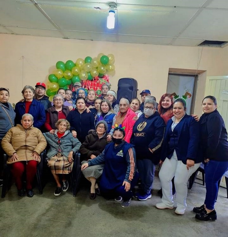 PERSONAL DEL IMSS LLEVA A CABO POSADA PARA ADULTOS MAYORES