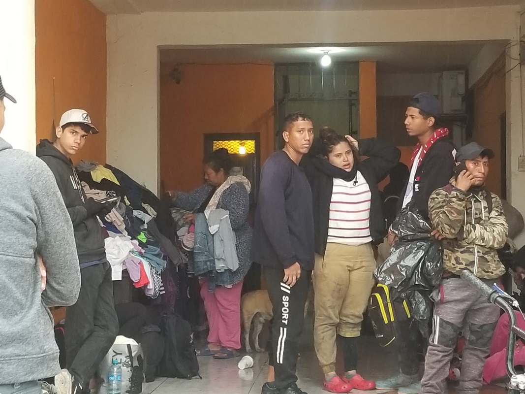 “Solo vamos de paso, déjenos avanzar”: Migrantes
