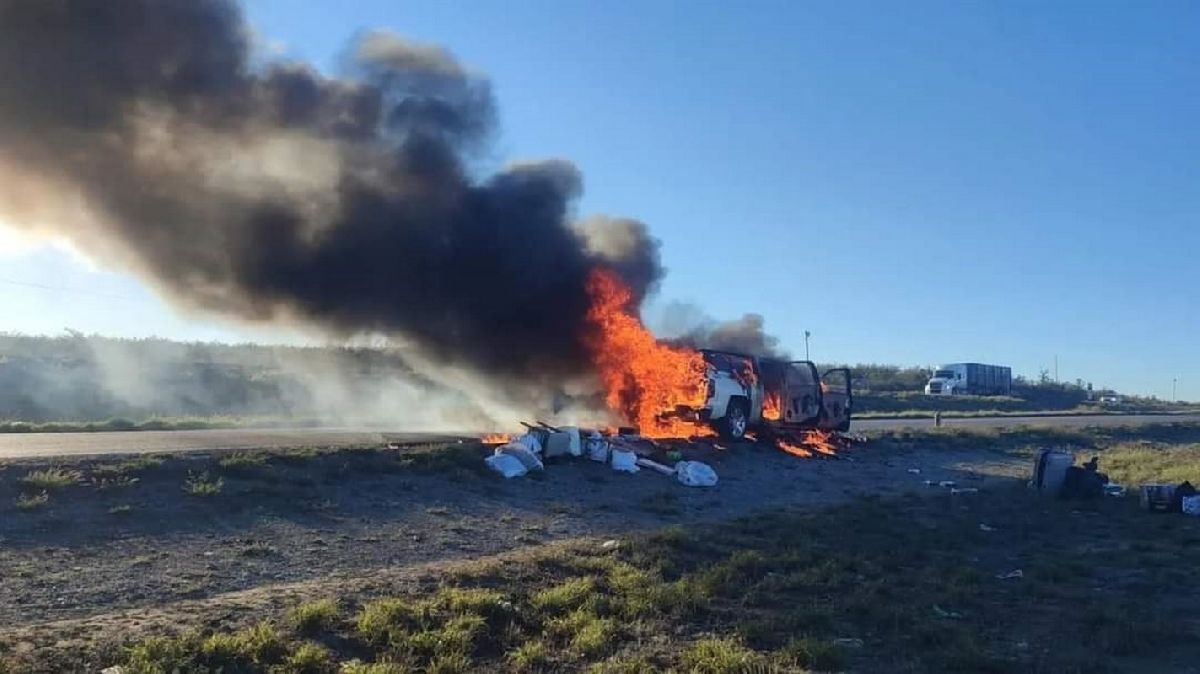 Se incendia vehículo en la 57 y genera un gran congestionamiento vehicular