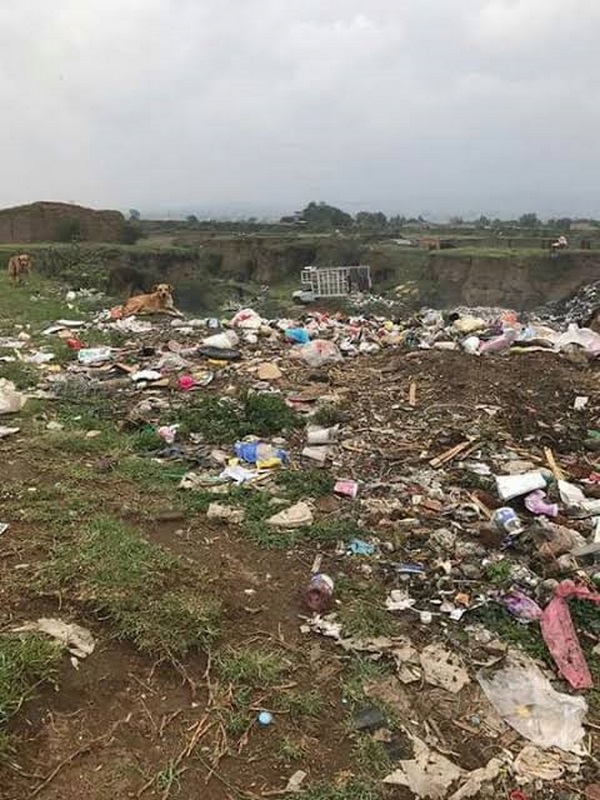 Según quejas siguen utilizando como basurero clandestino el Libramiento Sur en NR