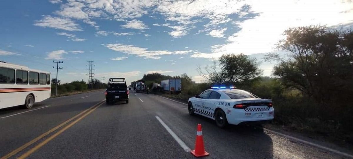Moviliza a cuerpos de emergencia, accidente en la 57