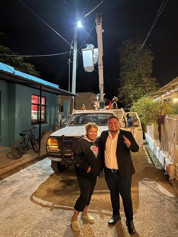 Cumpliendo compromisos MALG; Hasta de noche se encuentran laborando