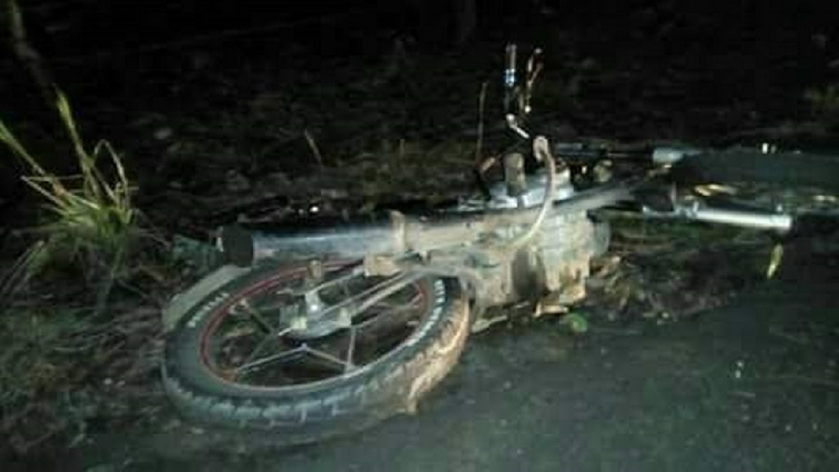 Derrapa motociclista y termina con varias lesiones