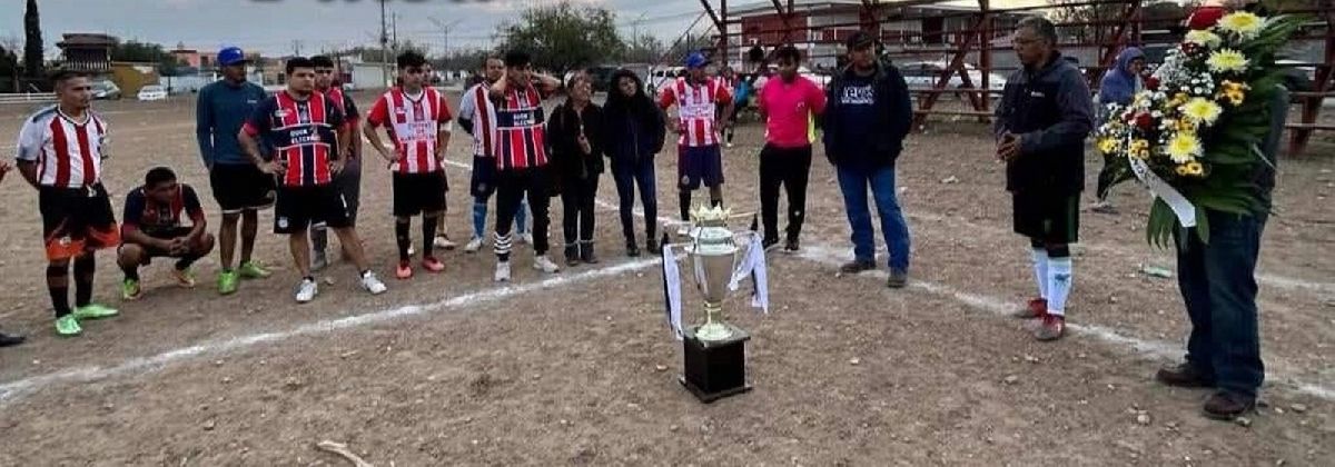 Rinden homenaje a extinto jugador de las Chivas