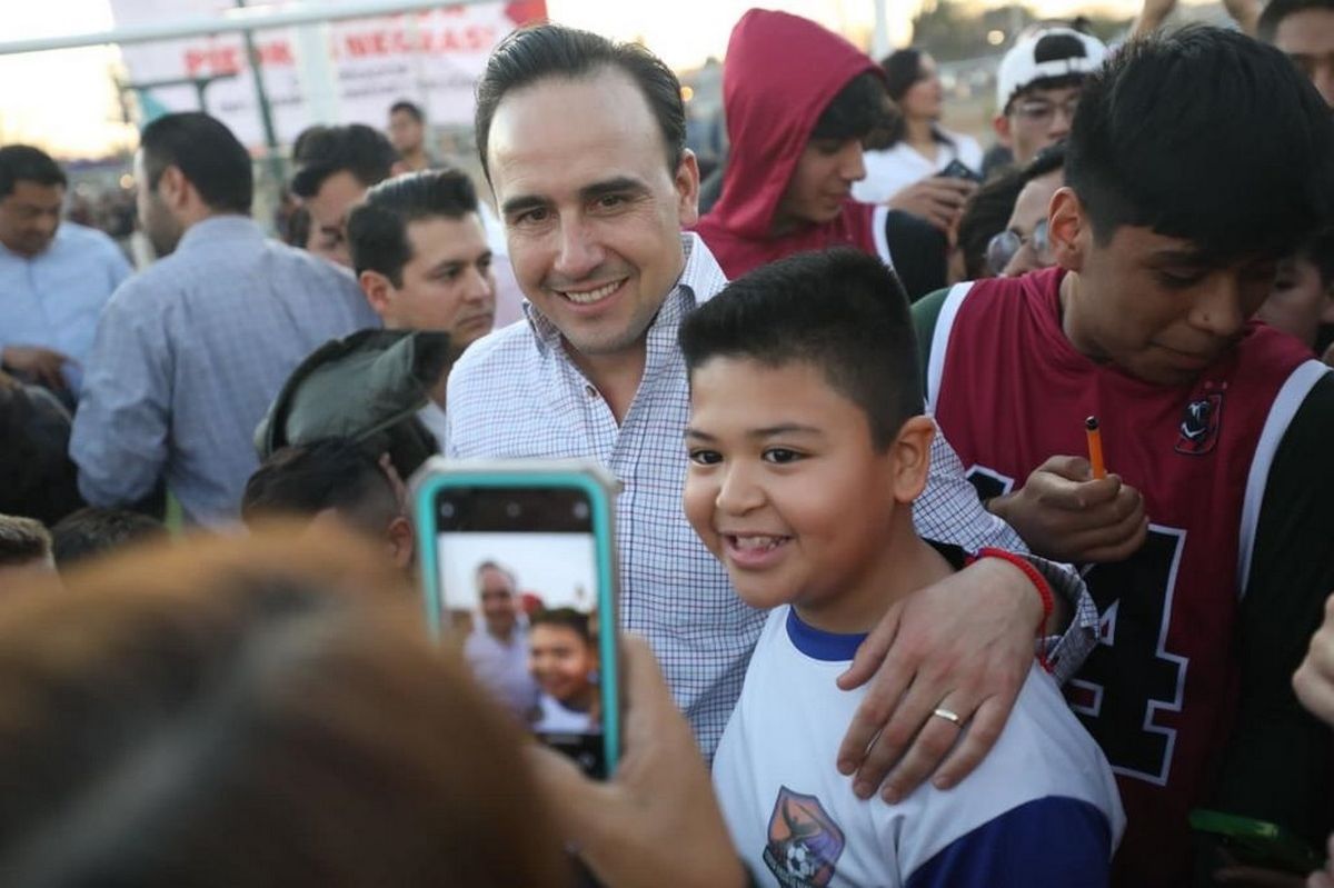 Inicia Manolo con entrega de obras en Piedras Negras