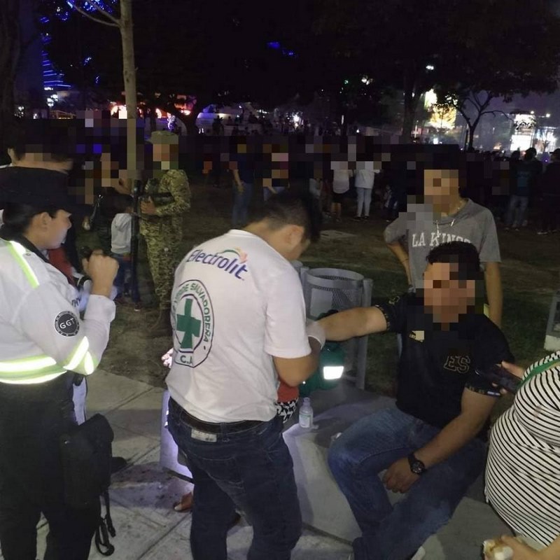 Dos personas resultaron quemadas tras detonación de gas en plaza Divino Salvador del Mundo