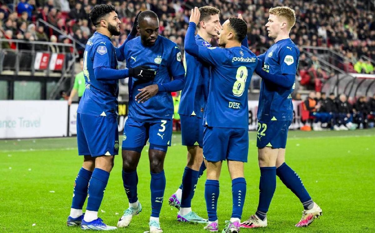 PSV Eindhoven sigue perfecto en Eredivisie tras golear 4-0 en su visita al AZ Alkmaar