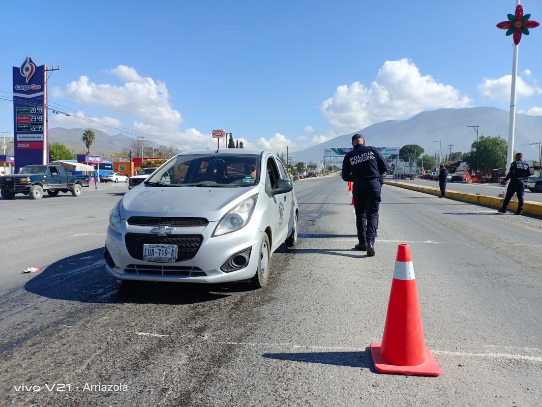 Impulsa Policía Municipal de Arteaga Seguridad Vial en carretera 57