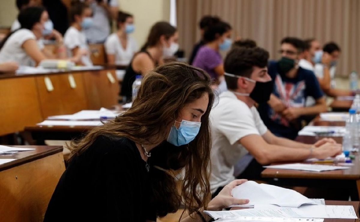 Mientras que la industria requiere de ingenieros en mecatrónica, el comercio sigue necesitando de administradores, abogados e ingenieros civiles
