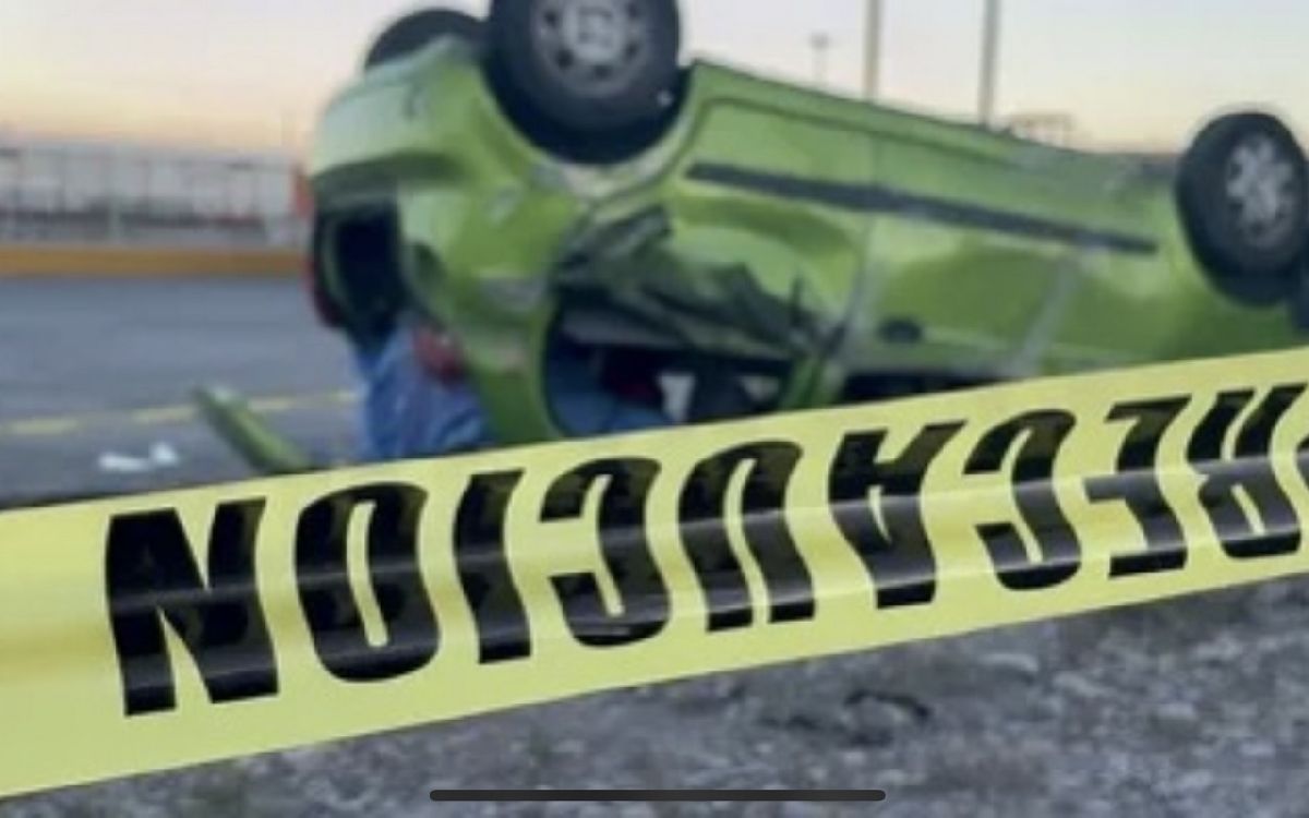 Muere joven en volcadura