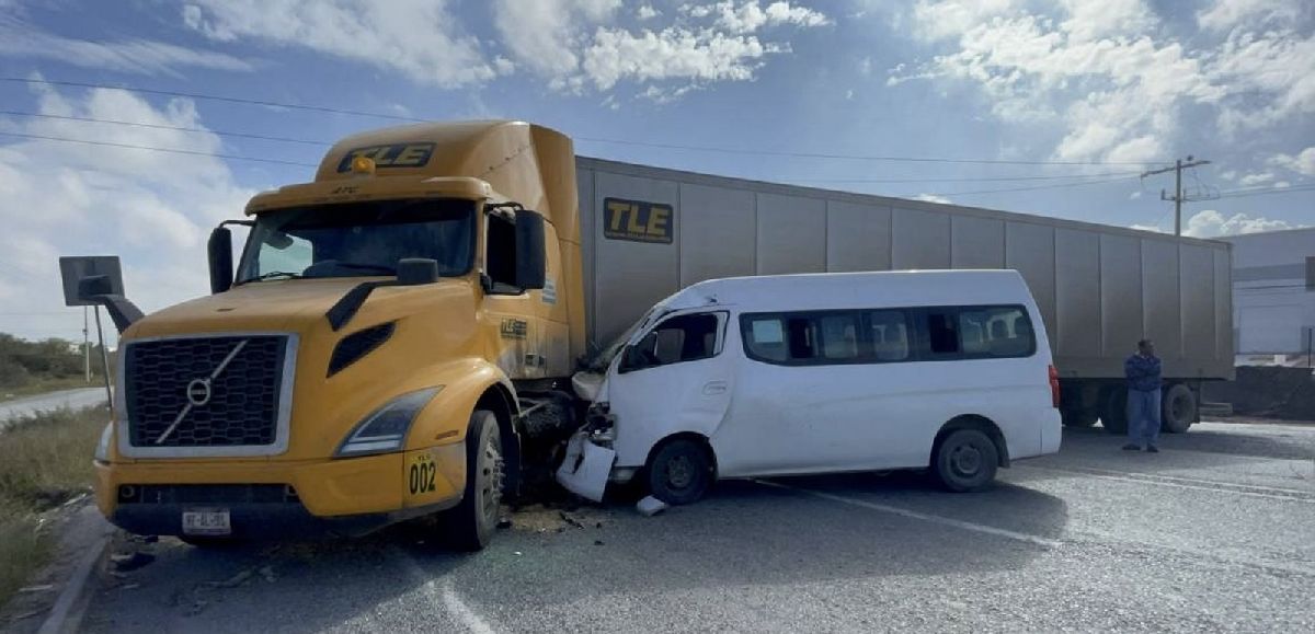Fuerte accidente en la carretera antigua a Monclova
