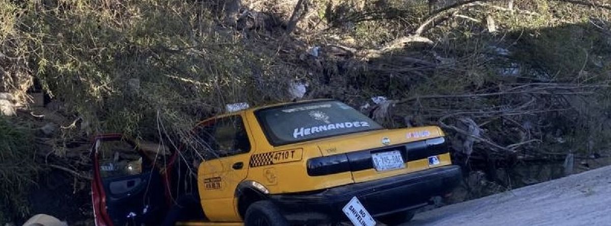 Taxista se desmaya y se accidenta