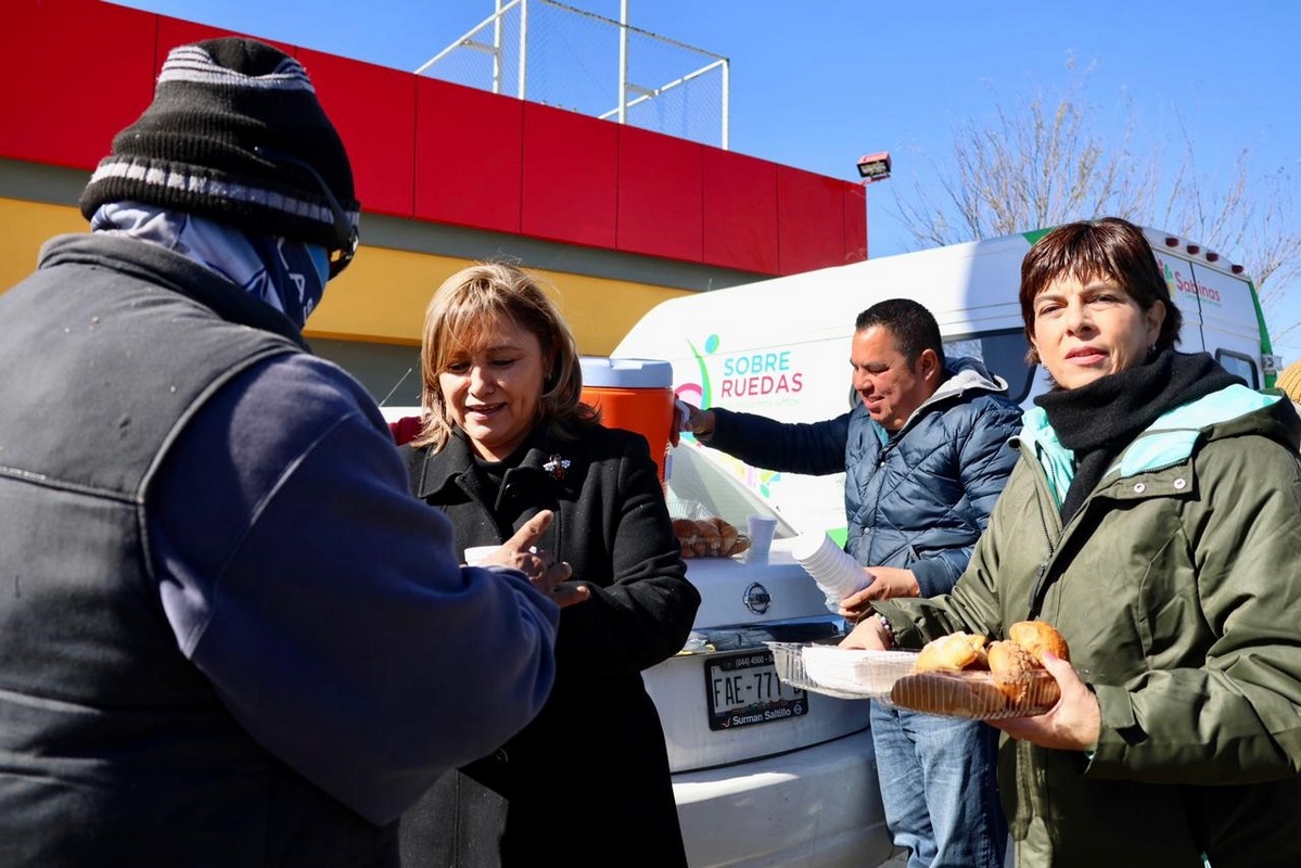Entrega Diana Haro automóvil del “banquetazo” en Sabinas