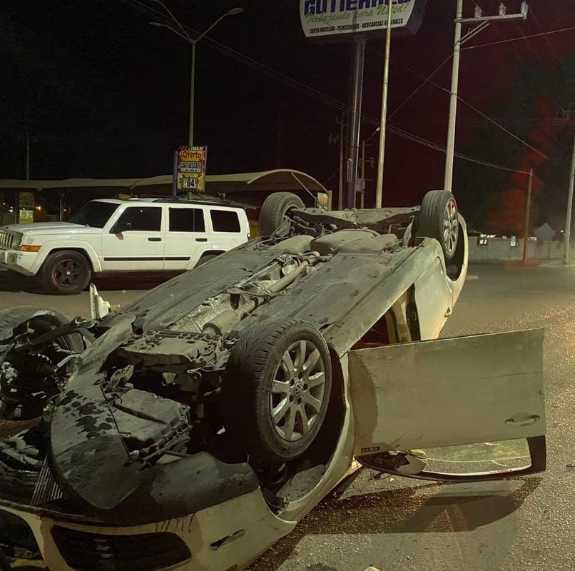 VUELCA EN CARRETERA BARROTERAN- EL SAUZ Y SALE LESIONADO