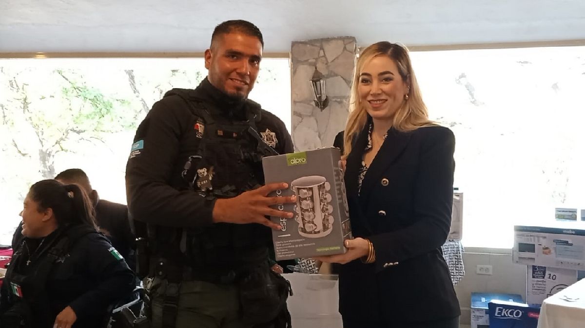 CELEBRAN A LOS POLICÍAS DEL MUNICIPIO DE MÚZQUIZ POR SU DÍA
