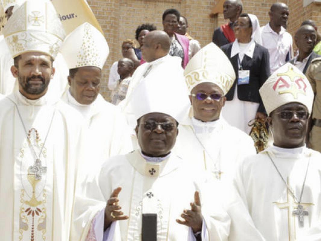 Obispos consideran «inapropiadas» bendiciones a parejas homosexuales en África